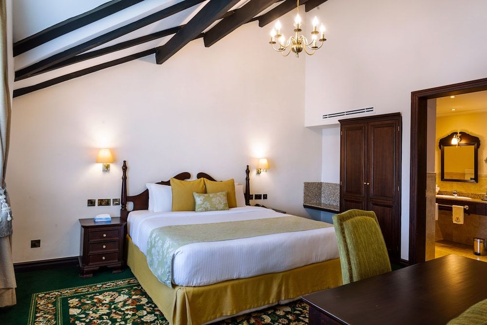 THE MIDLAND HOTEL Signature Suite