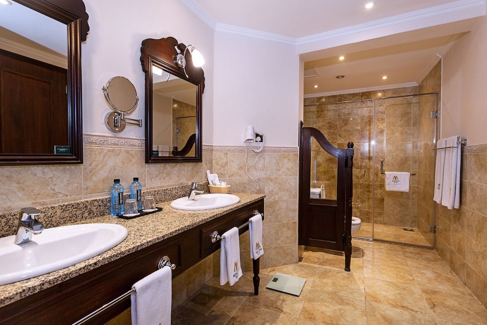 THE MIDLAND HOTEL Signature Suite 3