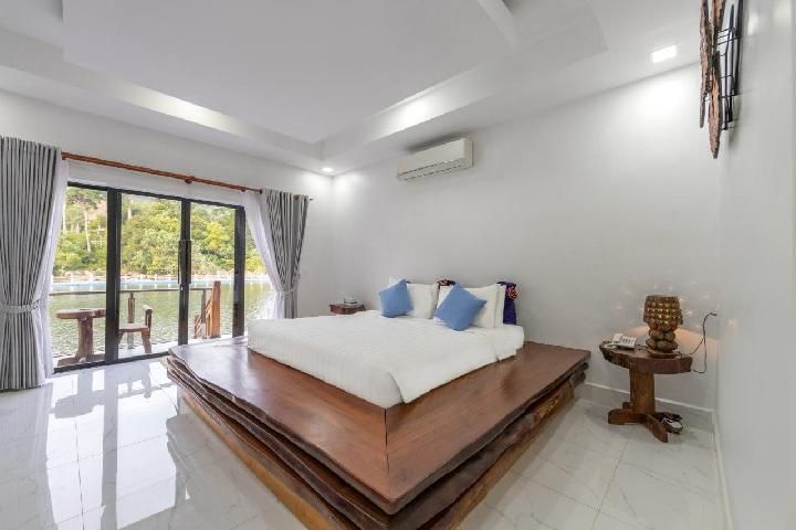 Suite with 1 King Bed - No Smoking