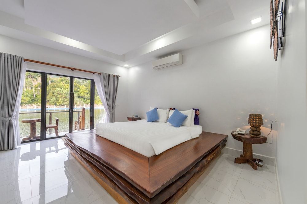 Deluxe Double VIP Bungalow