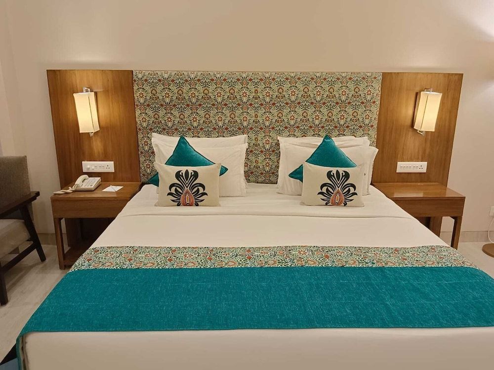 Premium Suite, 1 King Bed, Non Smoking (Separate Living Room;with Sofabed)