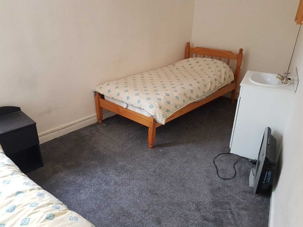 The Railway Inn Basic Twin Room, Shared Bathroom