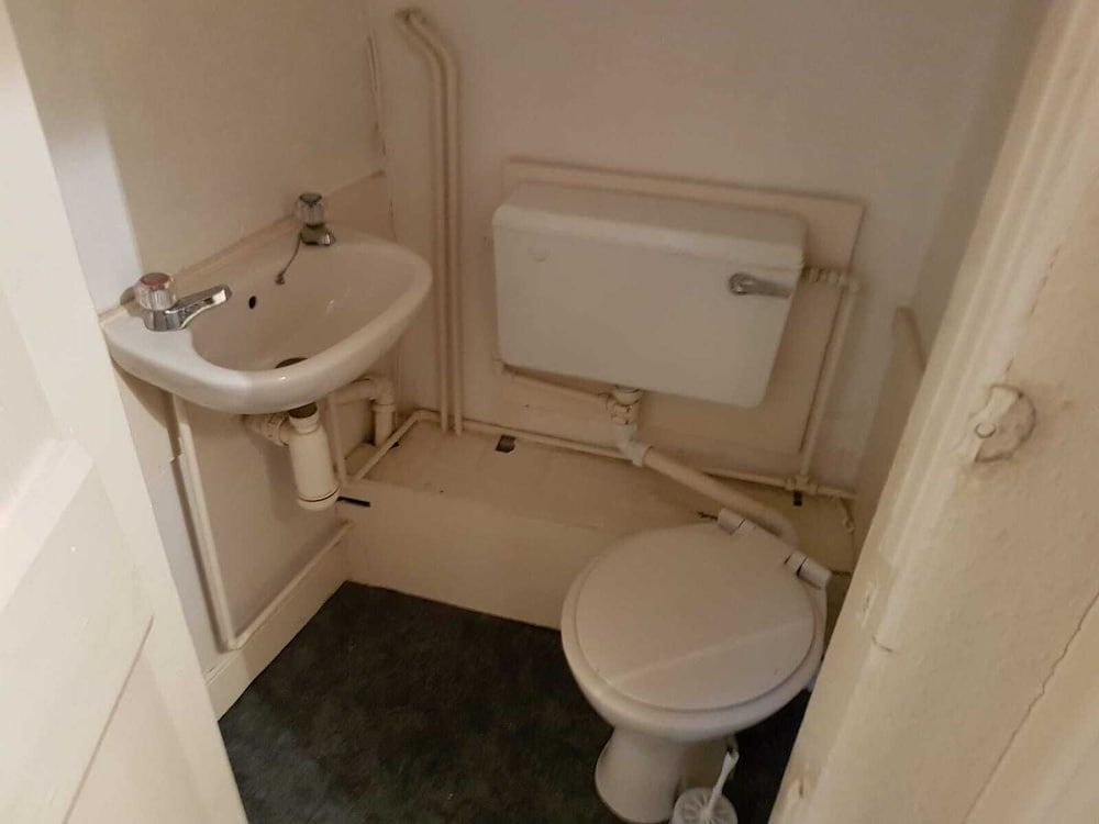 The Railway Inn Basic Double Room, Shared Bathroom 4