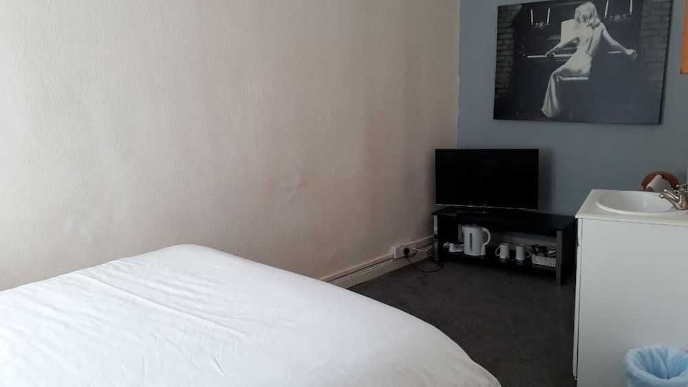 The Railway Inn Basic Double Room, Shared Bathroom 2