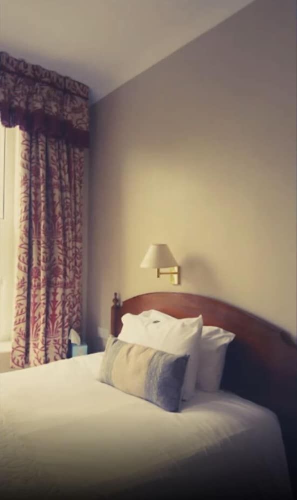 17 Wilmington Square Superior Twin Room 3