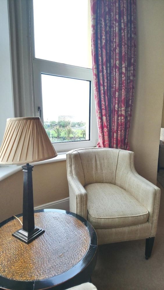 17 Wilmington Square Family Room with Sea View (2 Adults + 2 children) 8