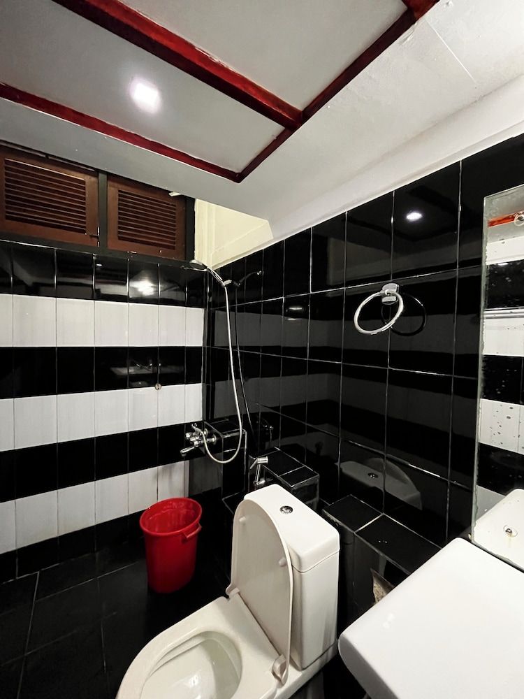 Subhas Hotel Deluxe Triple Room 3