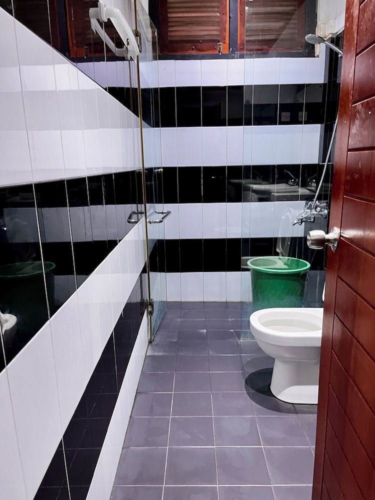 Subhas Hotel Family Triple Room, Multiple Beds, Non Smoking 10