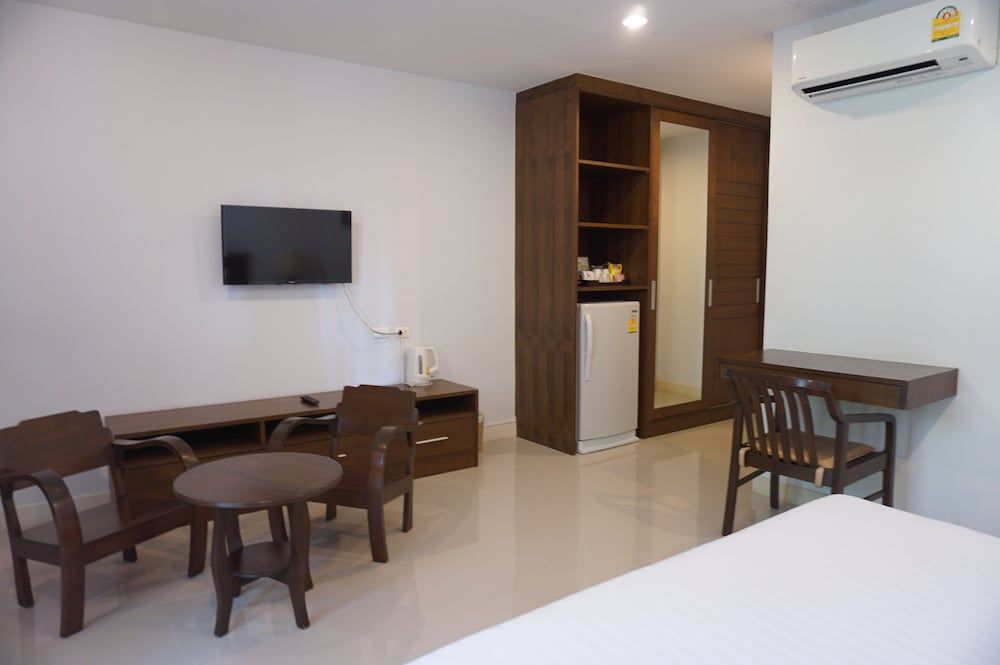 Green House Phuket Superior Double Room 3