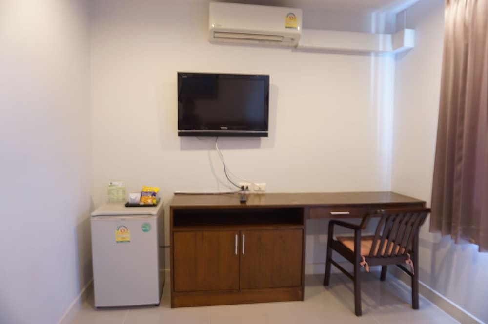 Green House Phuket Superior Twin Room 8