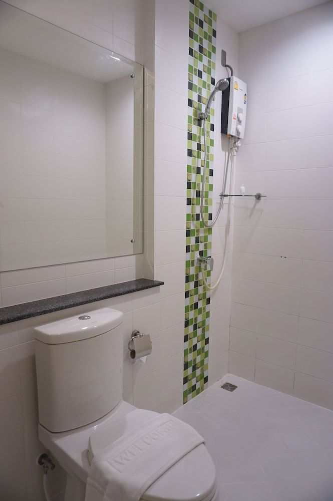 Green House Phuket Superior Twin Room 5