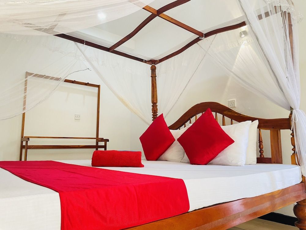 Cinnamon City Luxury Room, 1 King Bed, Garden View 2