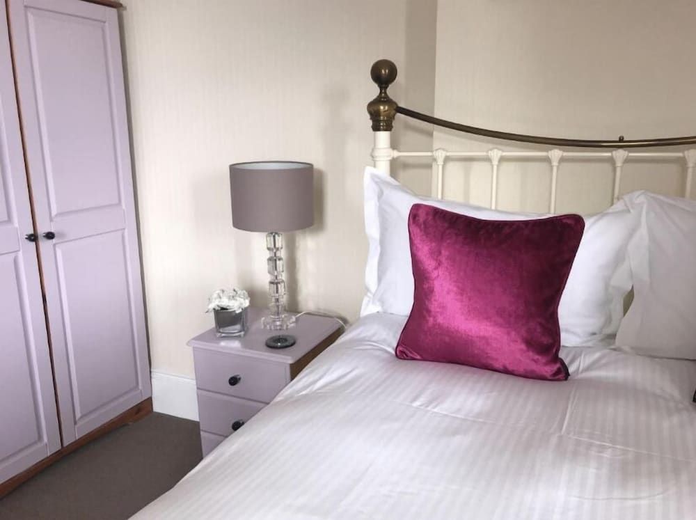 Double or Twin Room (No8)