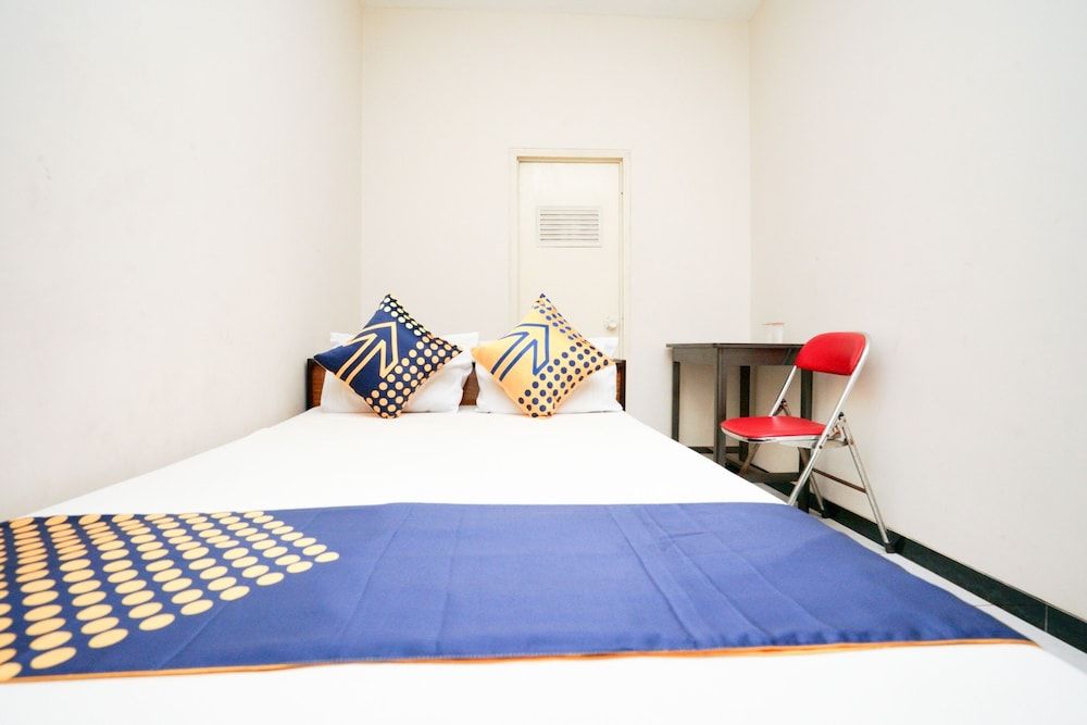 OYO Life 2090 Ratna Backpacker Syariah Economy Double Room 5