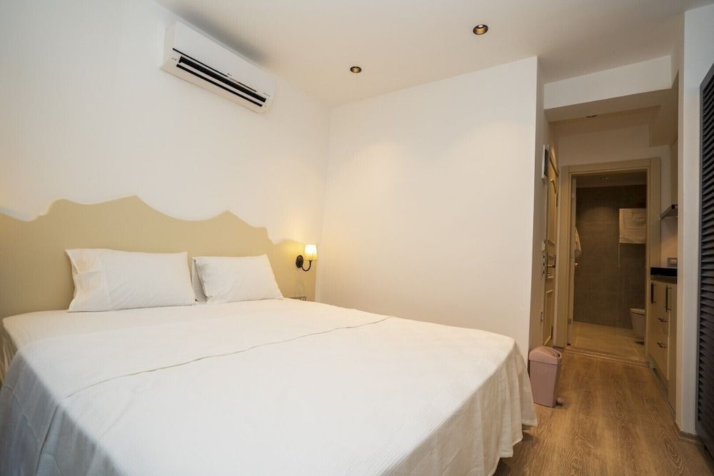 undefined Channel Suites 9