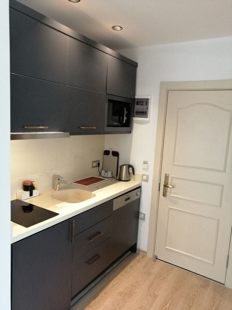 Channel Suites Deluxe Apartment 14