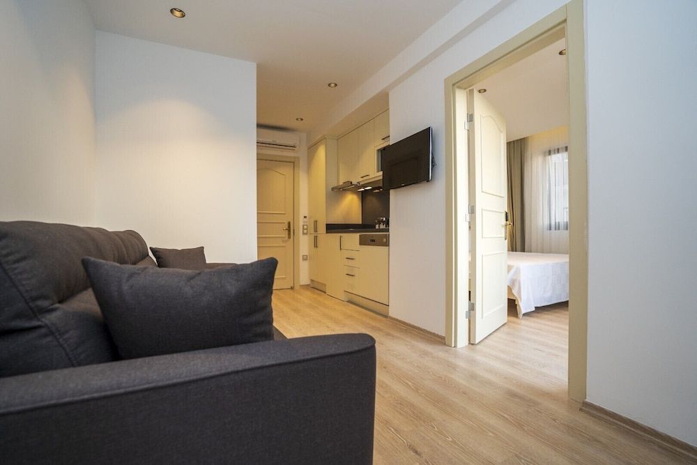 undefined Channel Suites 3