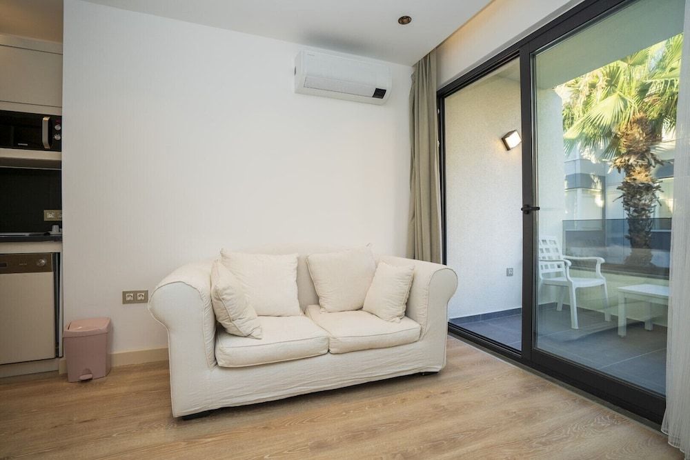 Channel Suites Deluxe Apartment 11