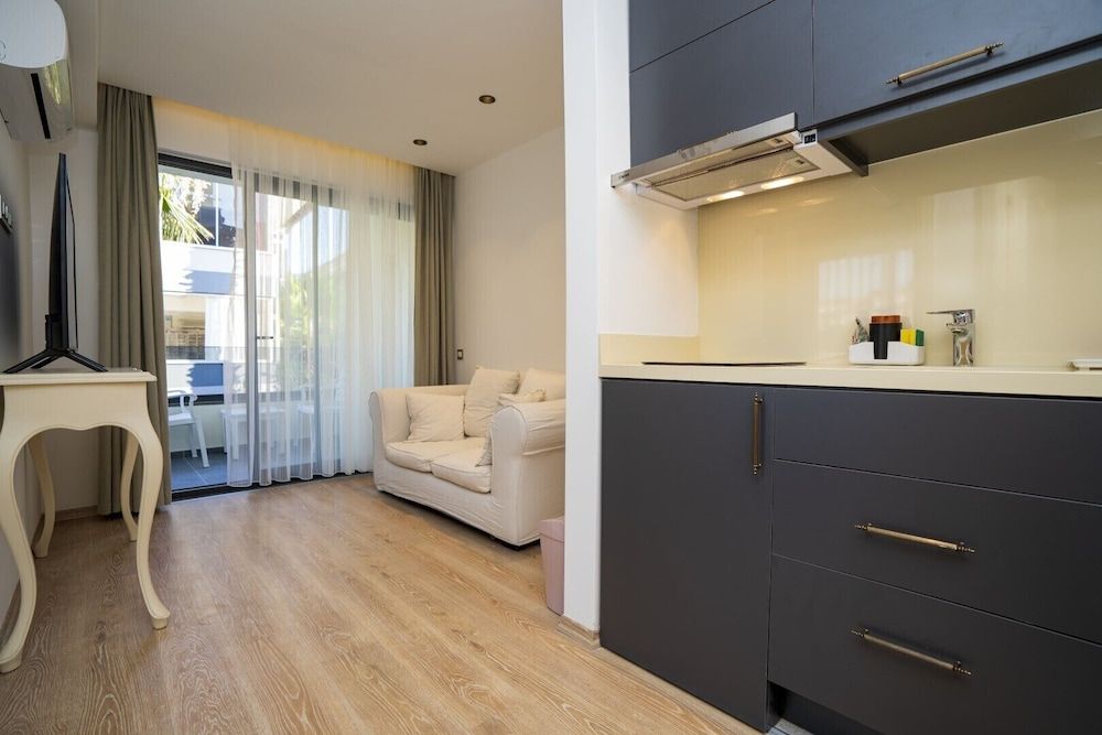 Channel Suites Deluxe Apartment 9