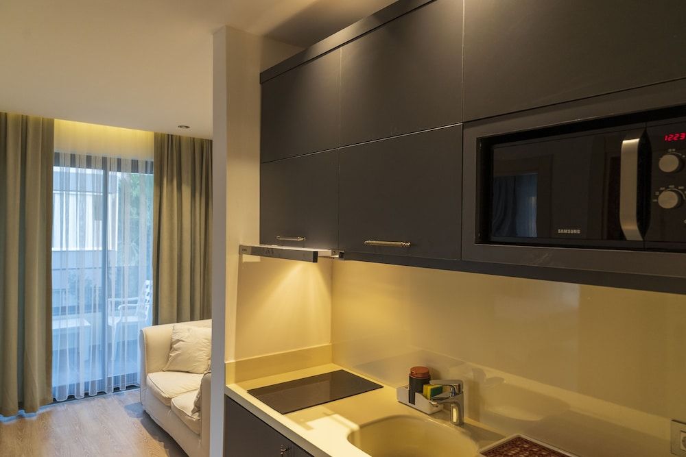 Channel Suites Deluxe Apartment 13