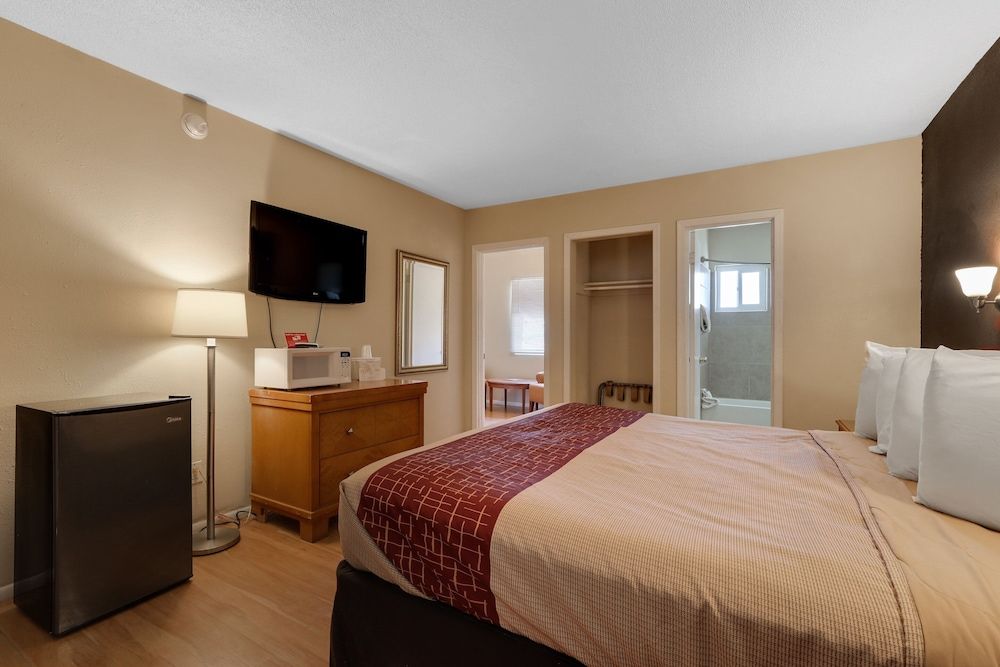 Suite, 1 King Bed, Non Smoking