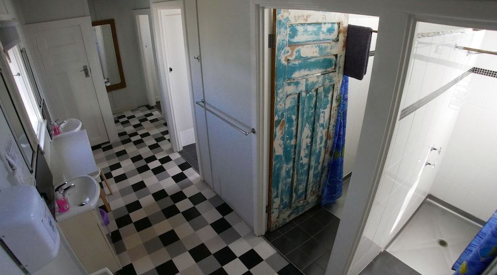 Geraldton Backpackers on the Foreshore Single Room with view, Shared Bathroom 4