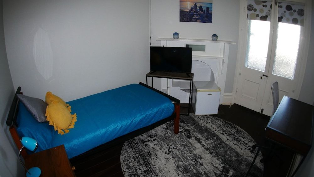 Geraldton Backpackers on the Foreshore Single Room with view, Shared Bathroom 2