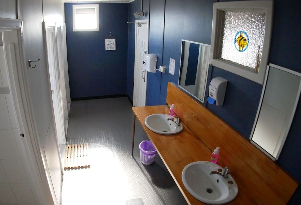 Geraldton Backpackers on the Foreshore Single Room with view, Shared Bathroom 5