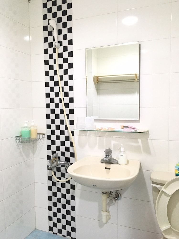 Basic Double Room, 1 Double Bed (205)
