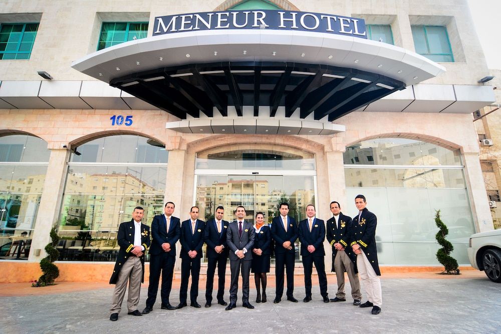 undefined Meneur Hotel