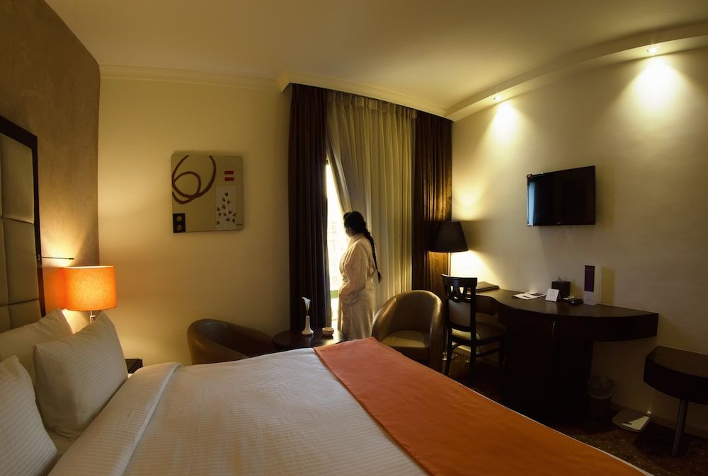 undefined Meneur Hotel 2