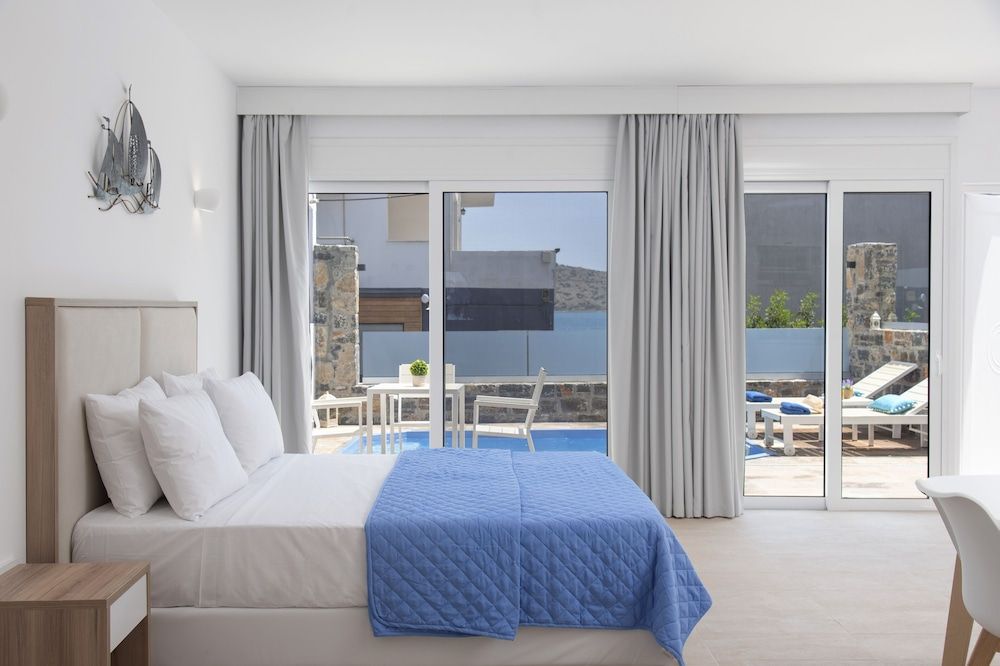 Deluxe Suite with Private Swimming Pool