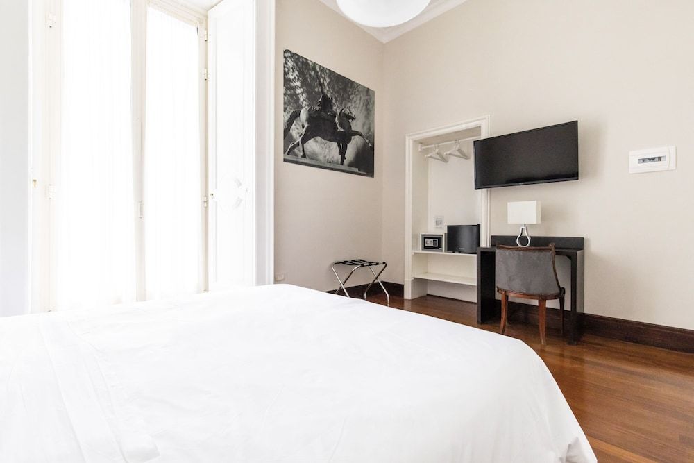 Gramsci Suites Standard Double Room 2