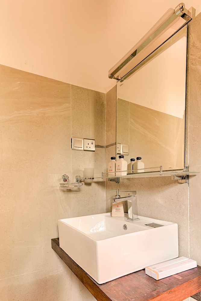 Spice Ella STANDARD SINGLE ROOM 5