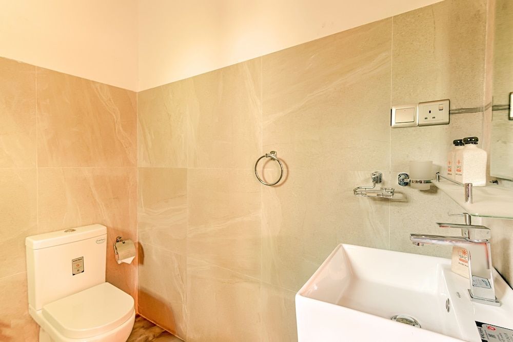 Spice Ella DELUXE DOUBLE ROOM 6