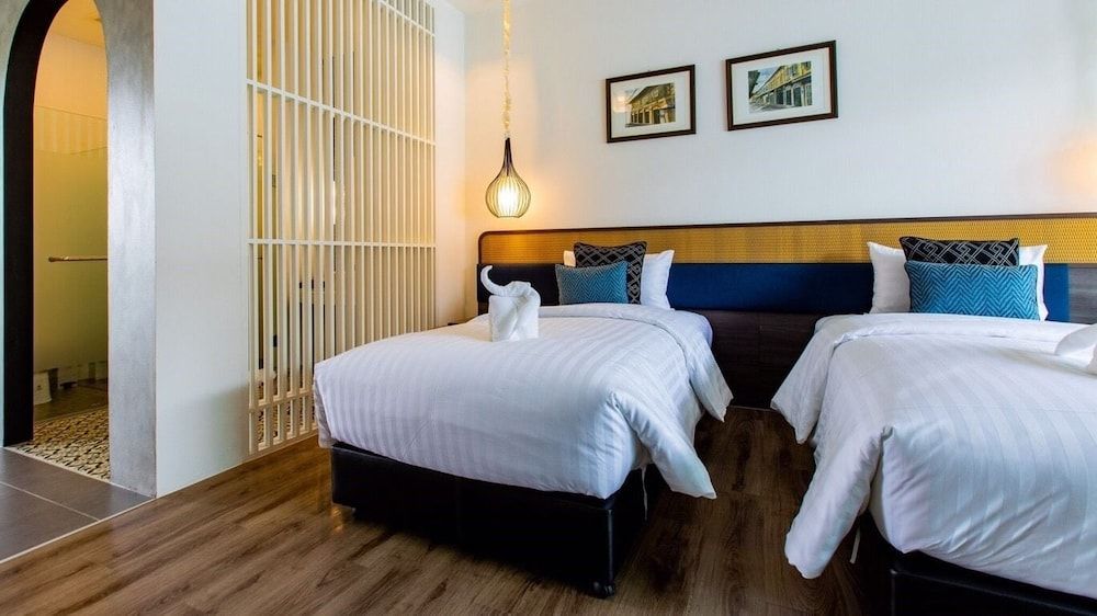 Chaanburi Boutique Resort 2 bed blue room pool view 2