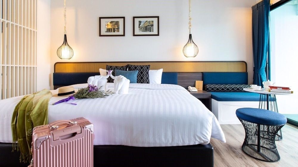 Chaanburi Boutique Resort Green room pool view 2