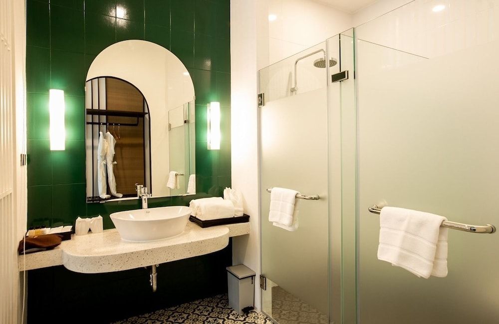 Chaanburi Boutique Resort Green room pool view 7