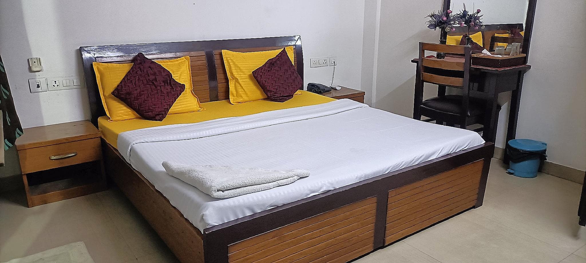 undefined HOTEL THE PARADISE Near Apollo Hospital 7