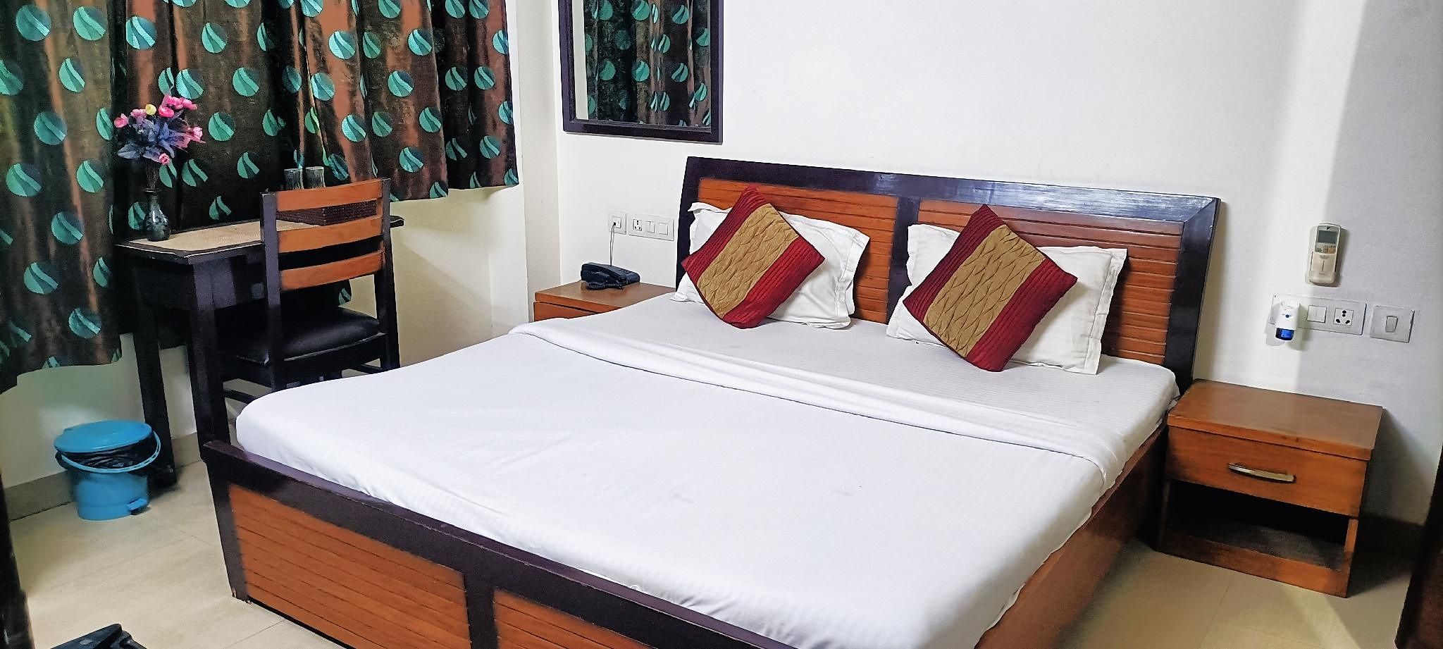 undefined HOTEL THE PARADISE Near Apollo Hospital 9