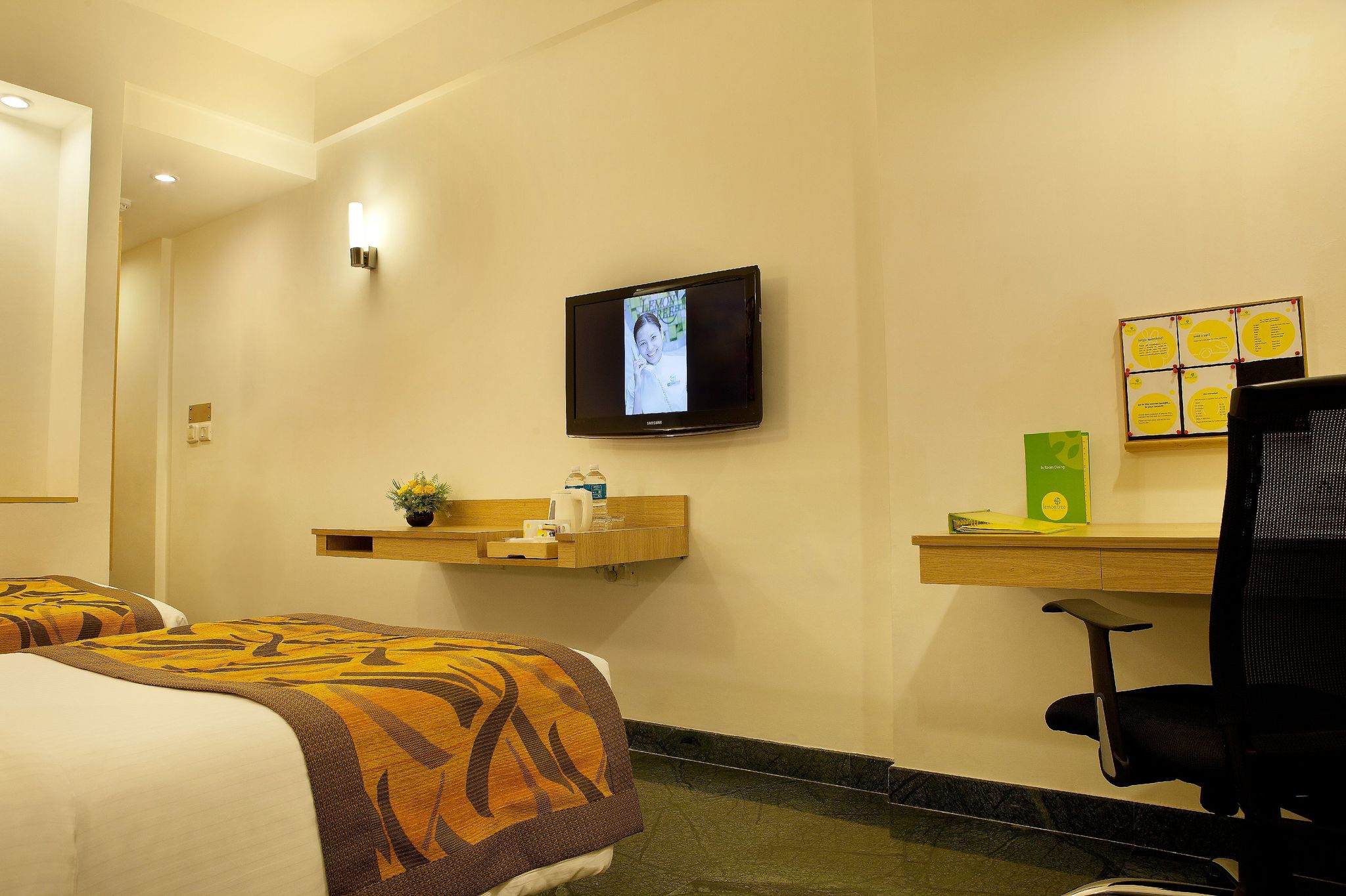 Lemon Tree Hotel, Udyog Vihar, Gurugram Superior Twin Room 7