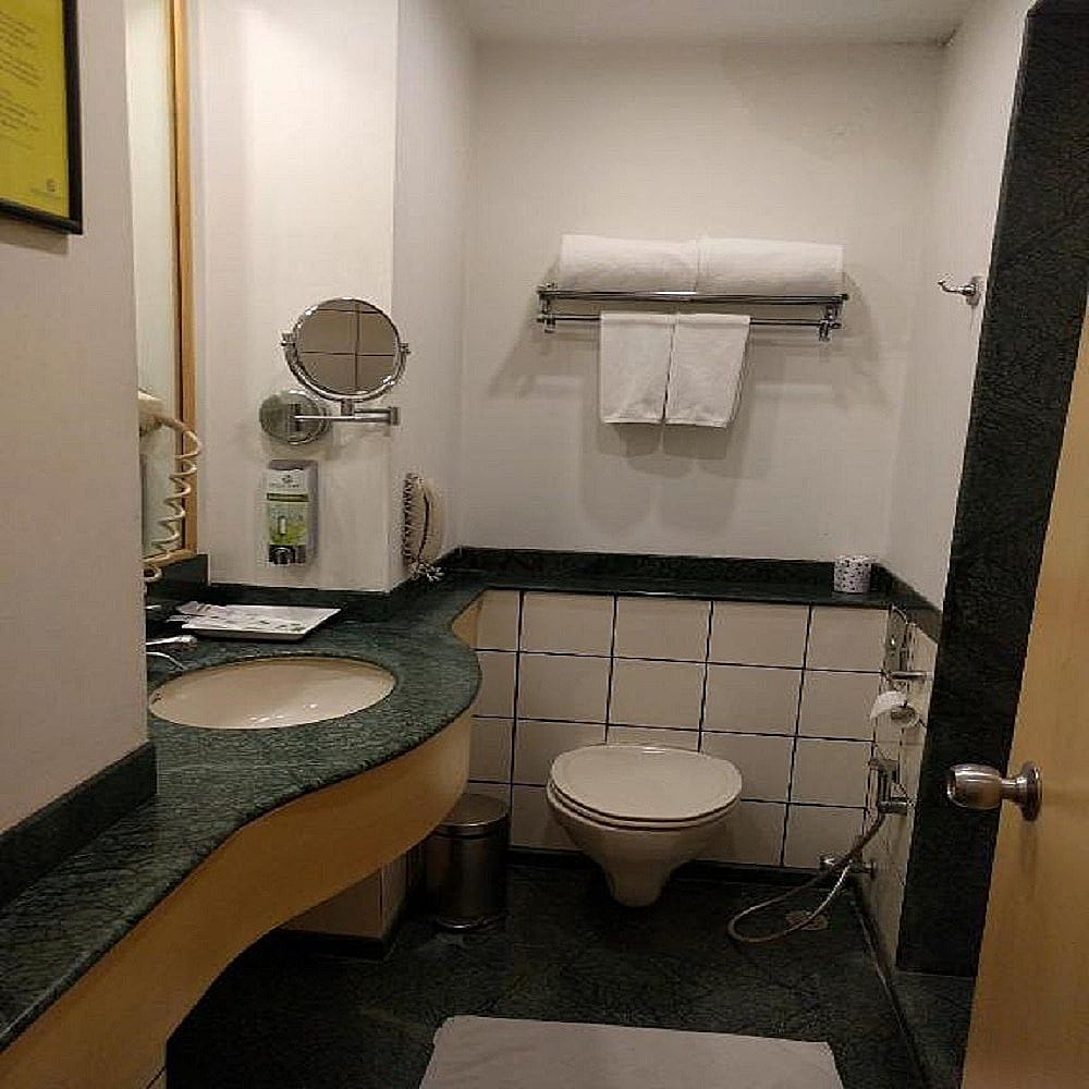 Lemon Tree Hotel, Udyog Vihar, Gurugram Superior Twin Room 6