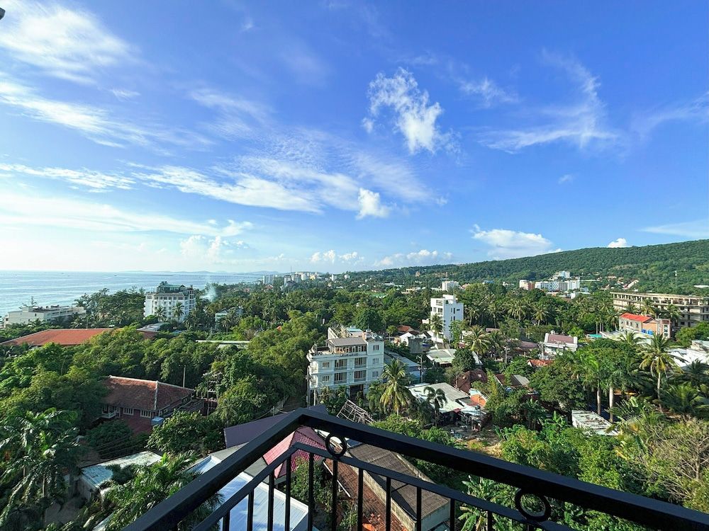 Night Sea Hotel Superior Room, Garden View 12