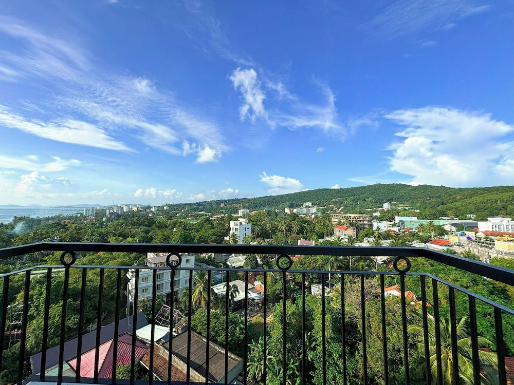 Night Sea Hotel Superior Room, Garden View 10