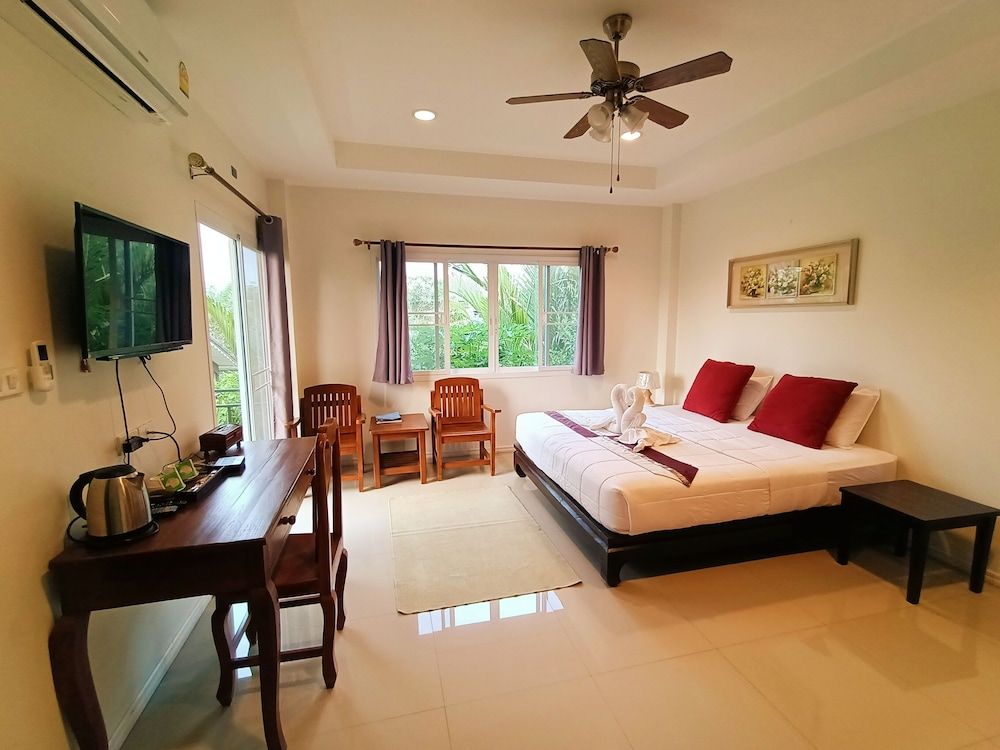 Baan Klangsuan Bang Korbua Standard Room, 1 King Bed, Non Smoking 5