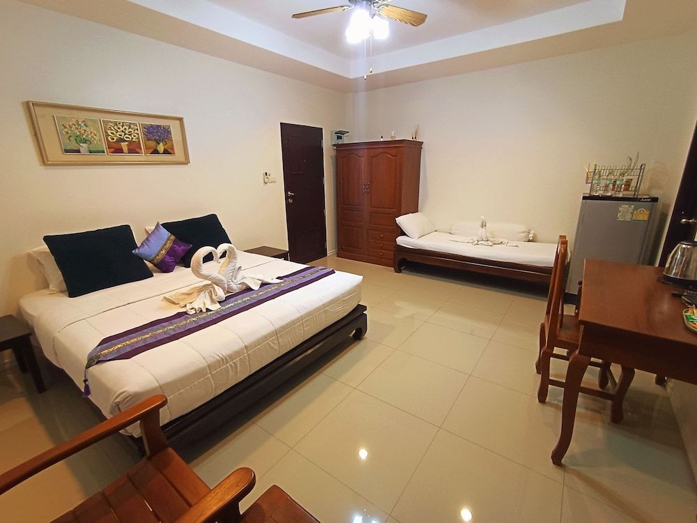 Baan Klangsuan Bang Korbua Standard Room, 1 King Bed, Non Smoking 6