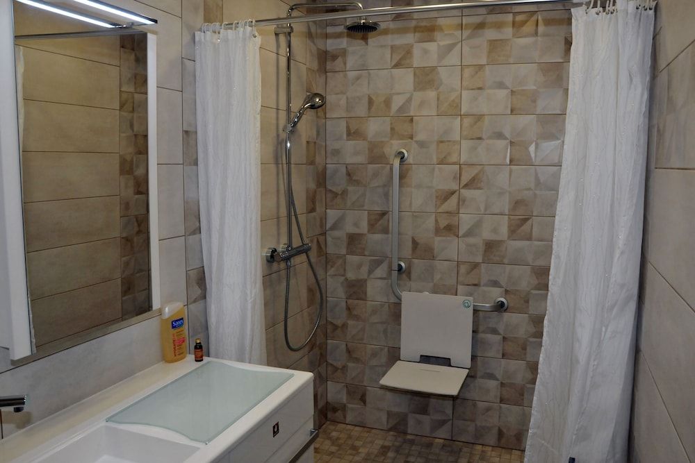 La Ferme de Flo' Double or Twin Room, Accessible, Garden View (COQ - RDC - PMR) 9