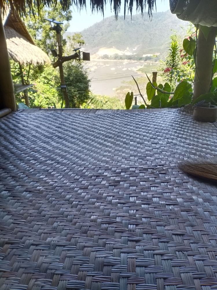 Art Khamu Homestay Traditional Bungalow, 1 King Bed, Refrigerator & Microwave, River View 5