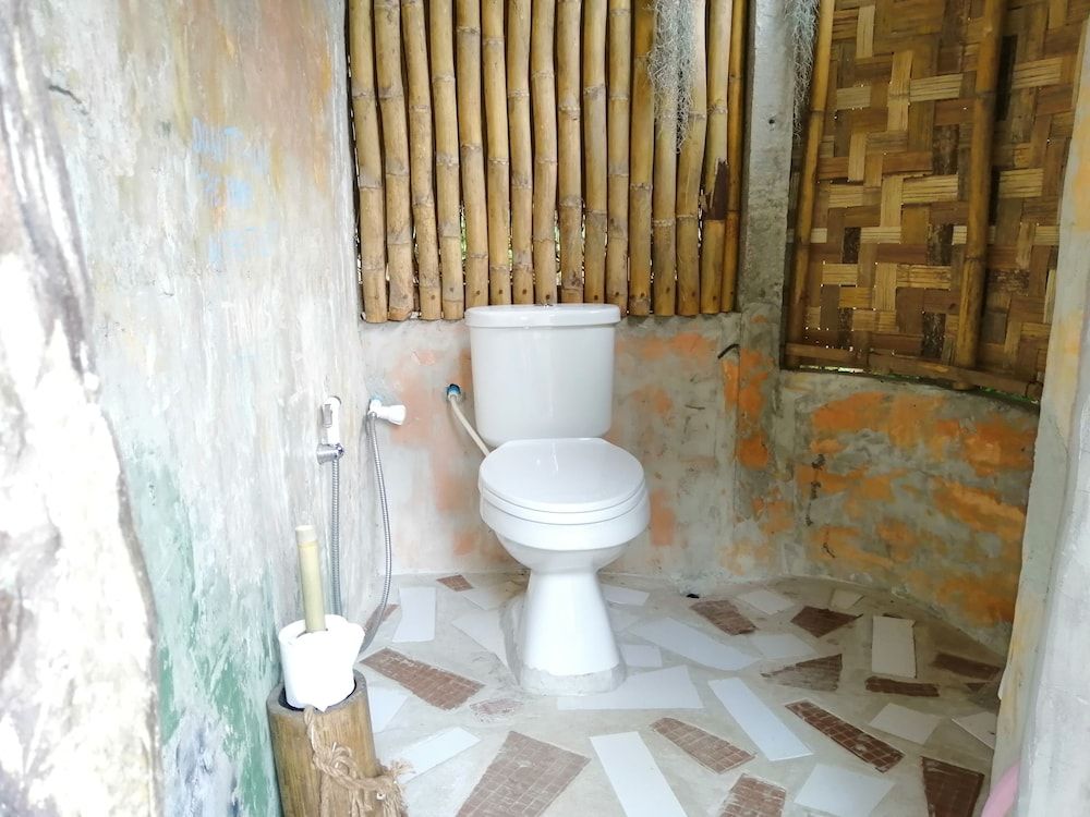 Art Khamu Homestay Traditional Bungalow, 1 King Bed, Refrigerator & Microwave, River View 6