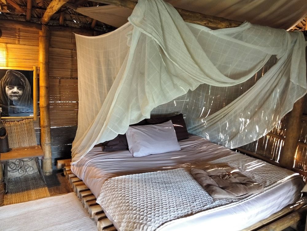 Art Khamu Homestay Traditional Bungalow, 1 King Bed, Refrigerator & Microwave, River View 4